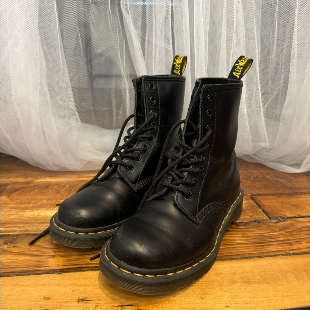 Dr. Martens Black 1460 Women’s Smooth Leather Lace Up Boots (Doc Martens)